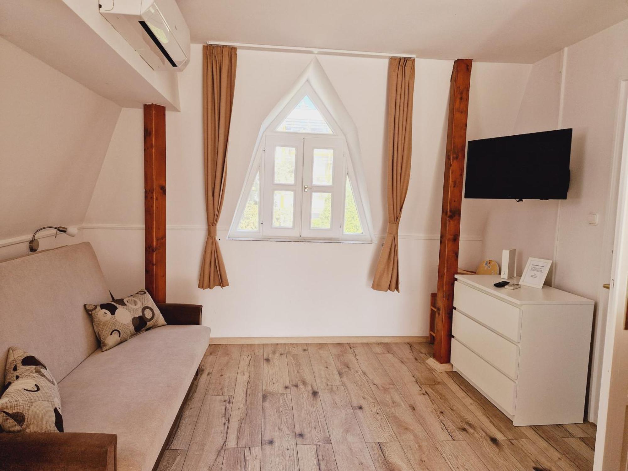 Balaton Apartman Fuered Balatonfured Exterior photo