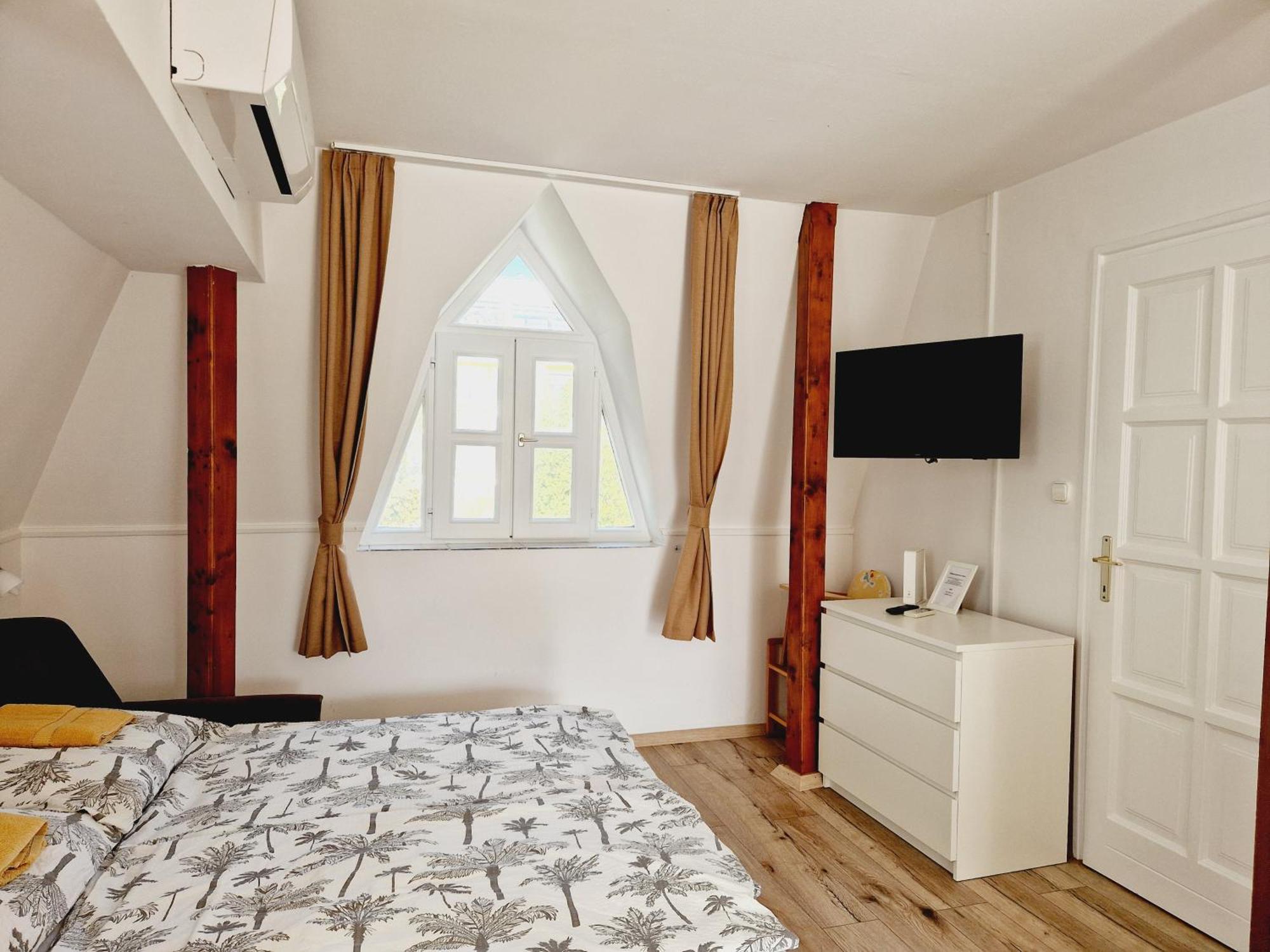 Balaton Apartman Fuered Balatonfured Exterior photo