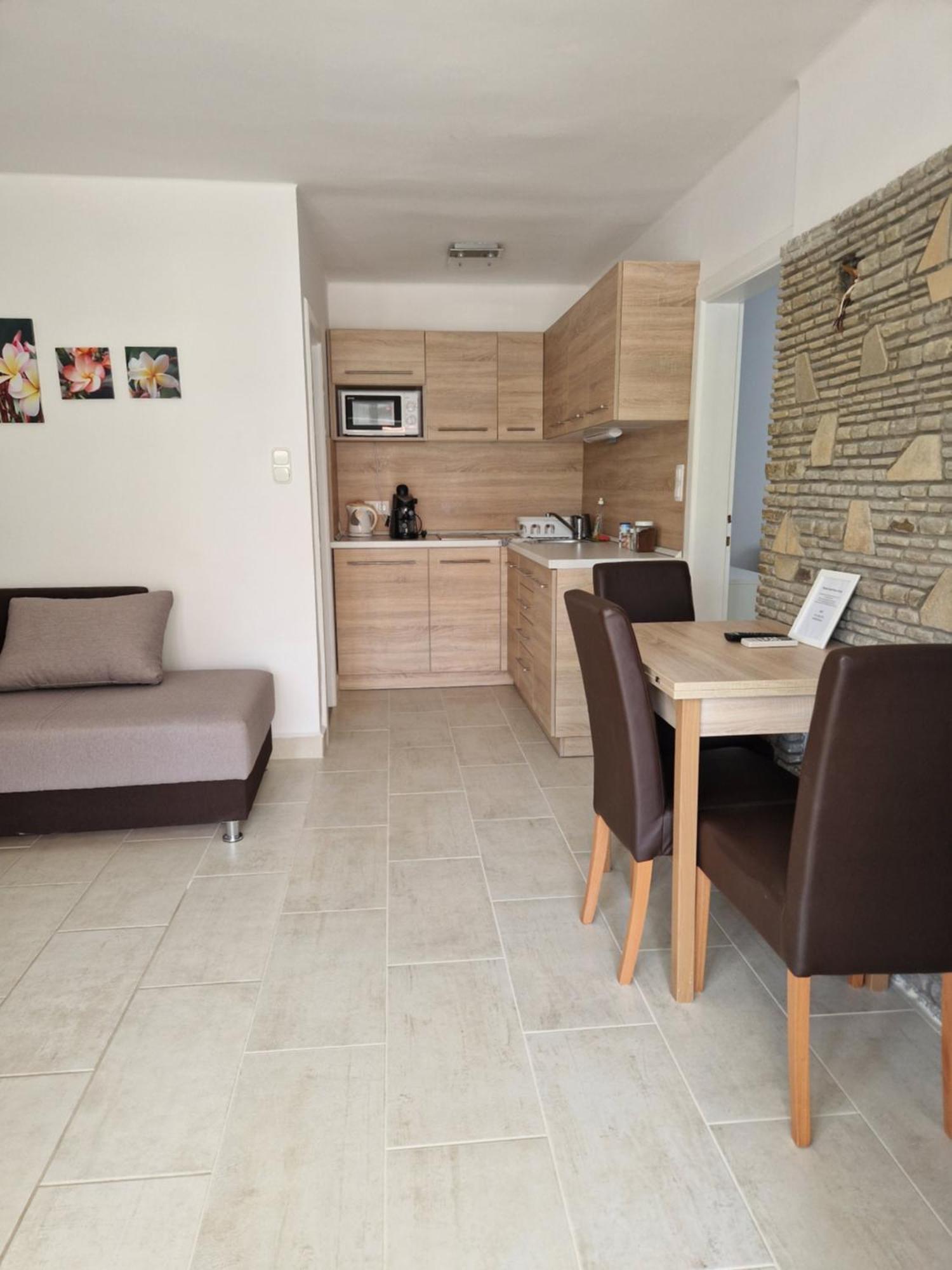 Balaton Apartman Fuered Balatonfured Exterior photo